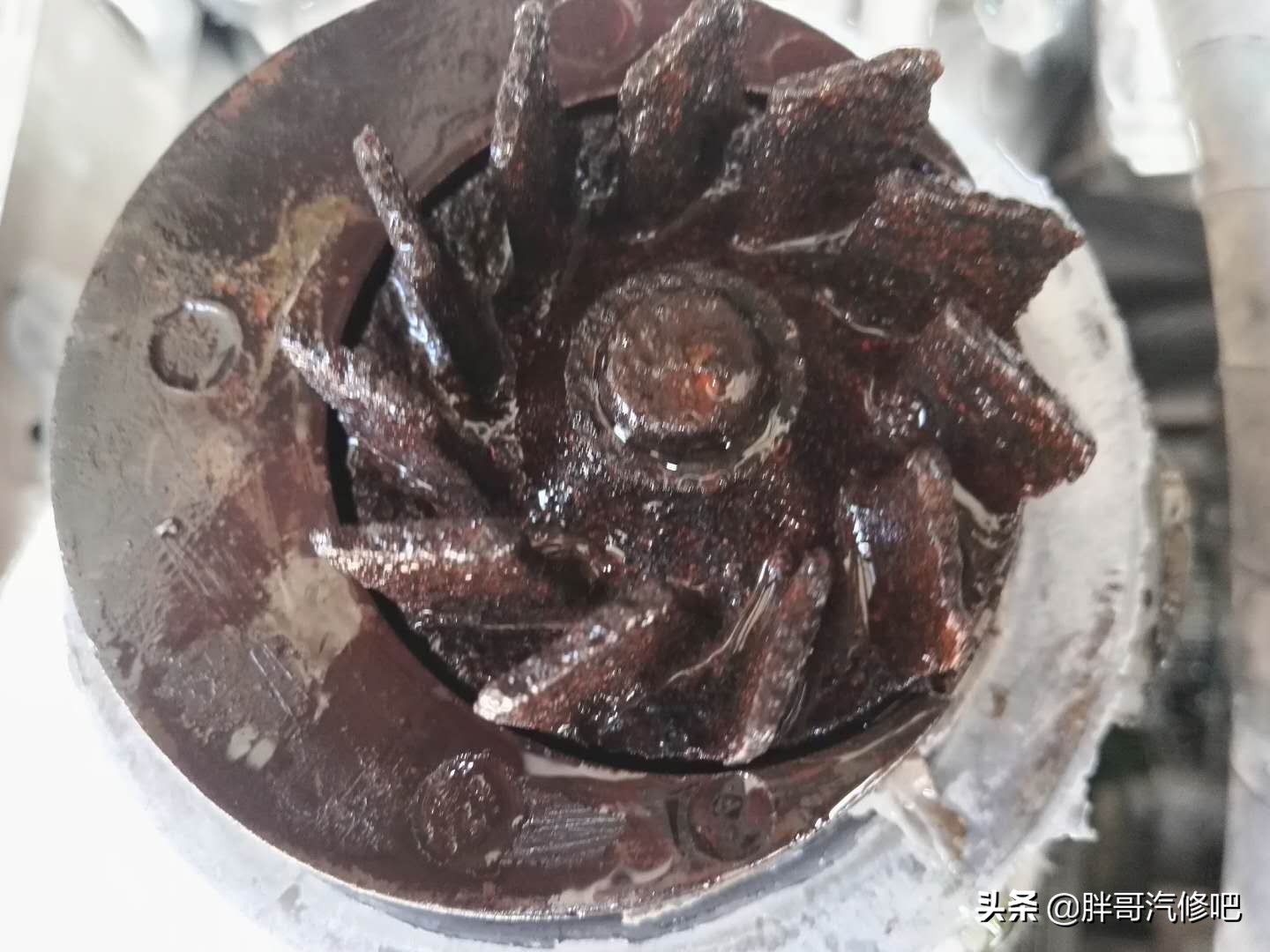 别克凯越被撞了一个坑怎么修复,凯越的发动机大修还能跑长途啊