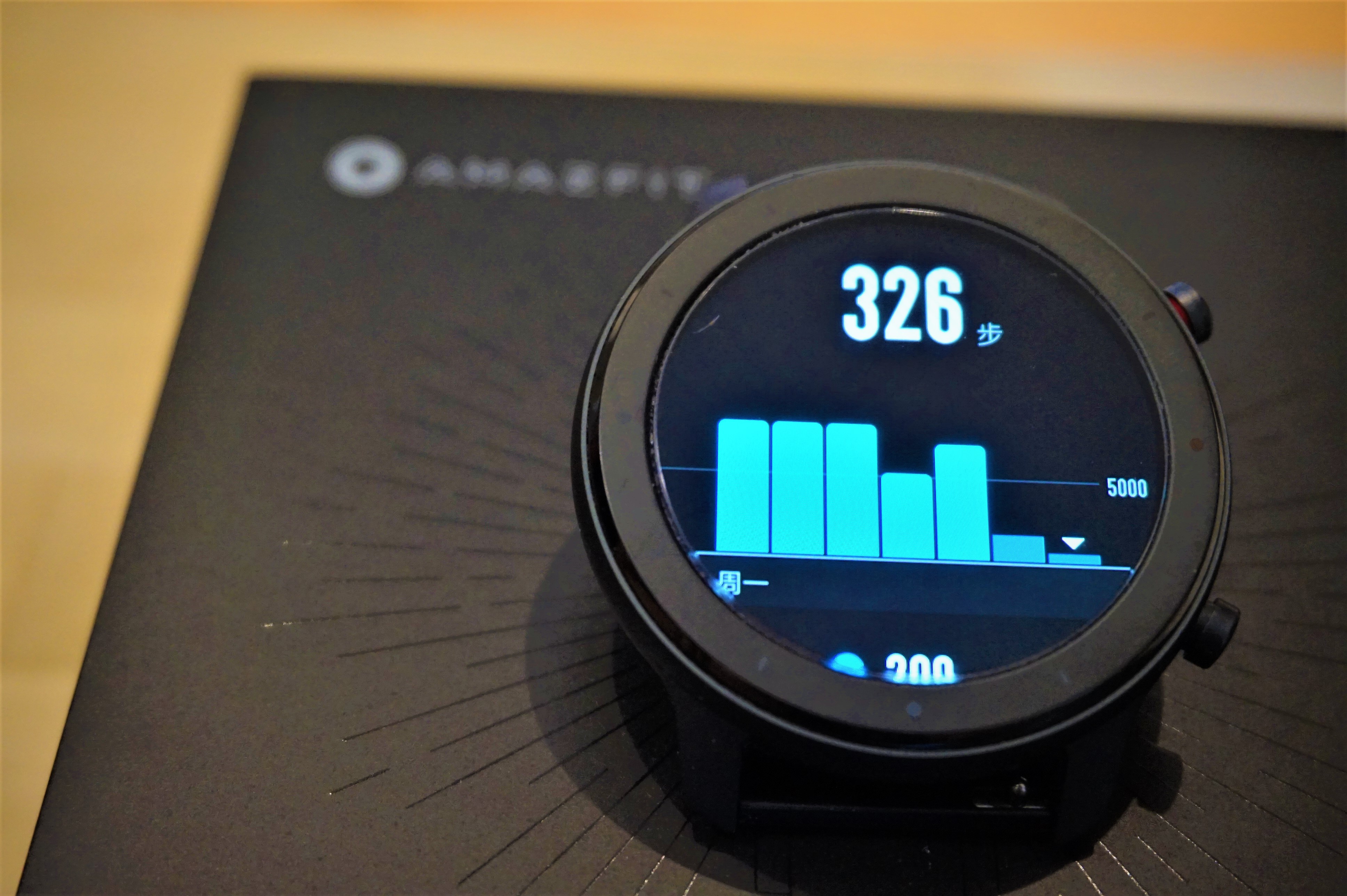 applewatch能和哪款手表相媲美,有了智能手表还要买智能手环