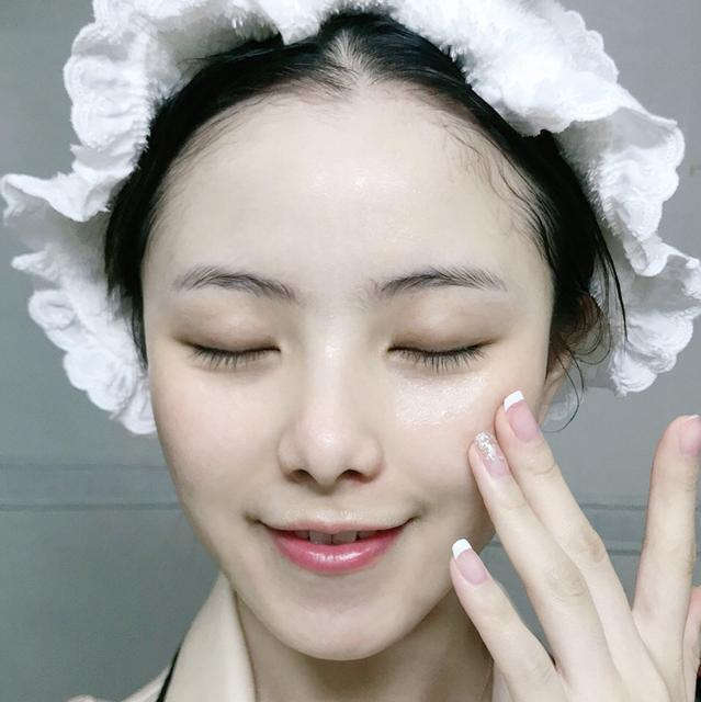 脸皮干燥紧绷请问怎么正确补水,皮肤缺水干燥用什么护肤品好