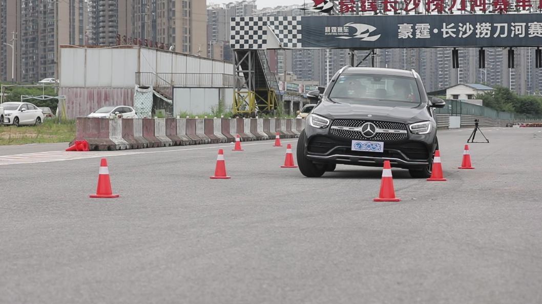 新款奔驰glc260l空间,2022款奔驰glc260l舒适性怎么样