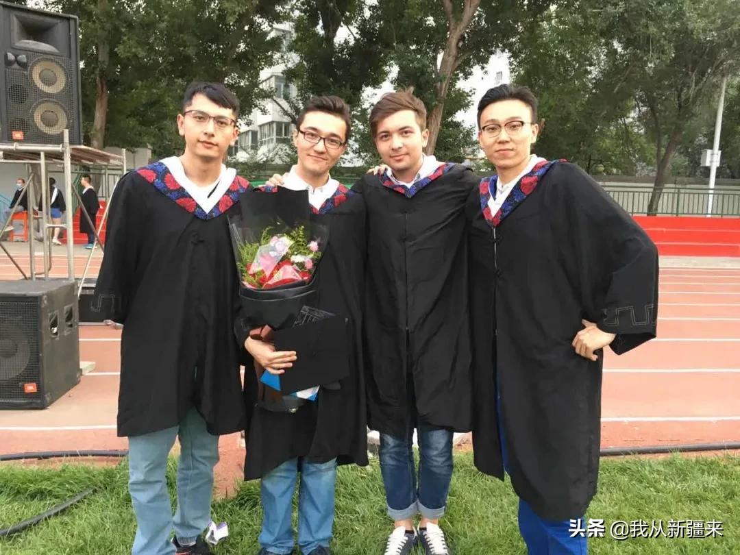 您好，我是您的主管医生巴突尔，我来自*疆新**