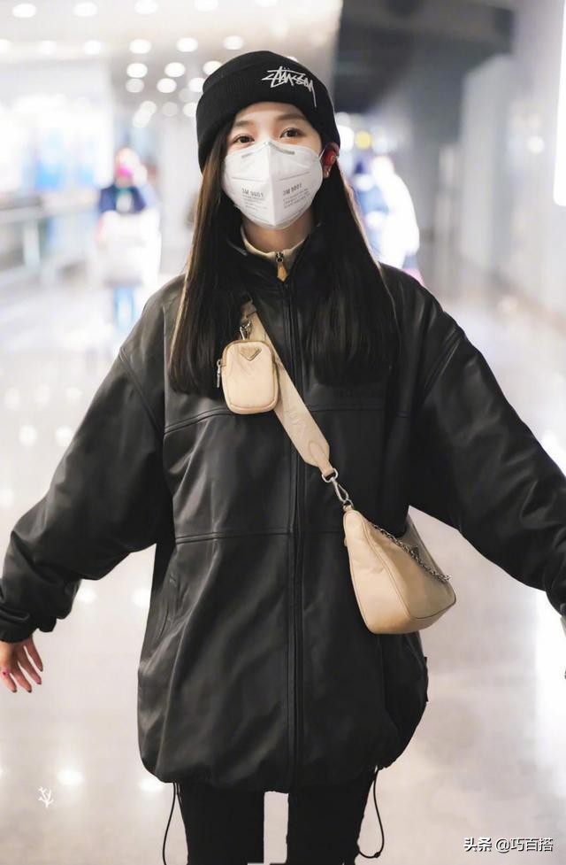 吴宣仪皮衣机场,吴宣仪皮衣穿搭