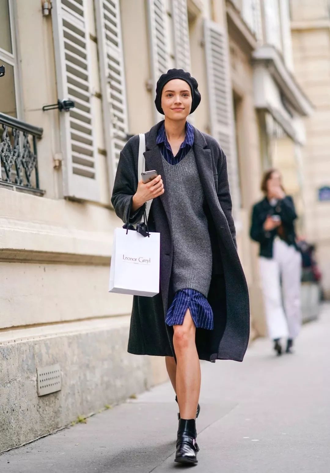 长款v领毛衣怎么穿内搭什么,秋冬季节v领毛衣的5个搭配技巧