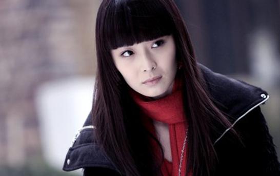 张艺谋说，她会成为“周冬雨的接班人”