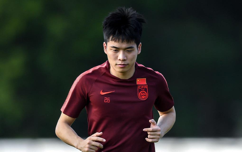 又见“段刘愚式”球员，上港1000万引进学霸球员，爆发力超强