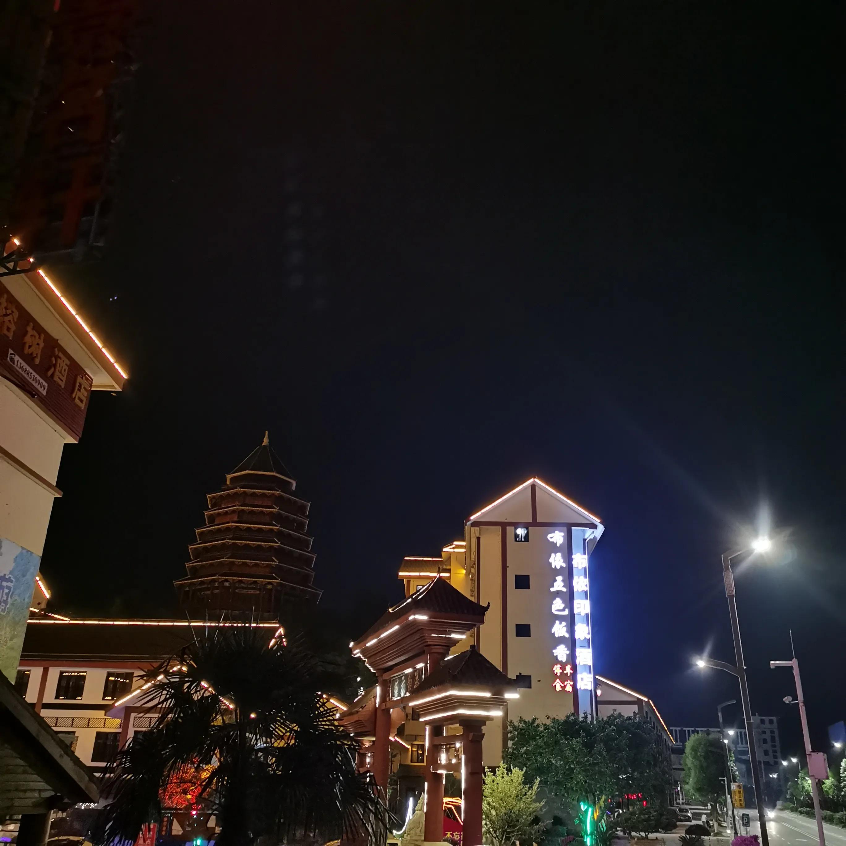 向南方和向北方,登上山顶看美景贵州黄果树瀑布