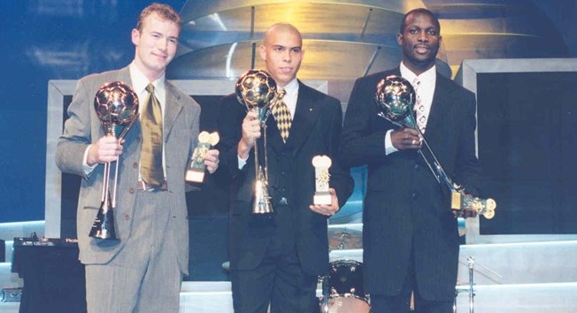 外星人罗纳尔多2002,世界足坛传奇巨星外星人罗纳尔多