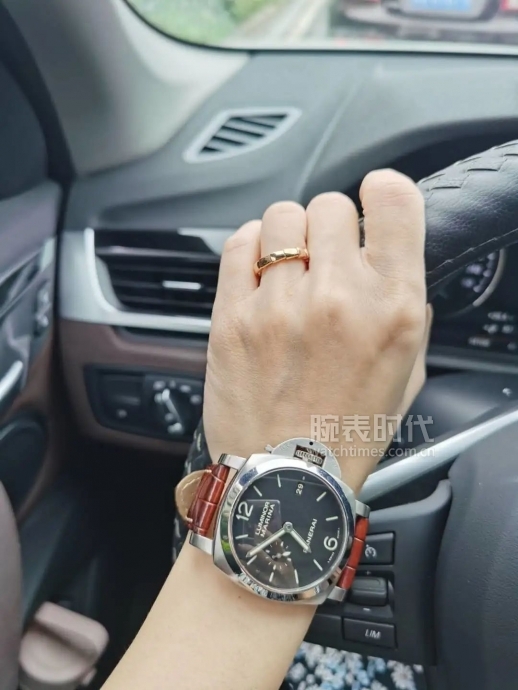 网友晒自己微信好友数量,网友晒1300手表