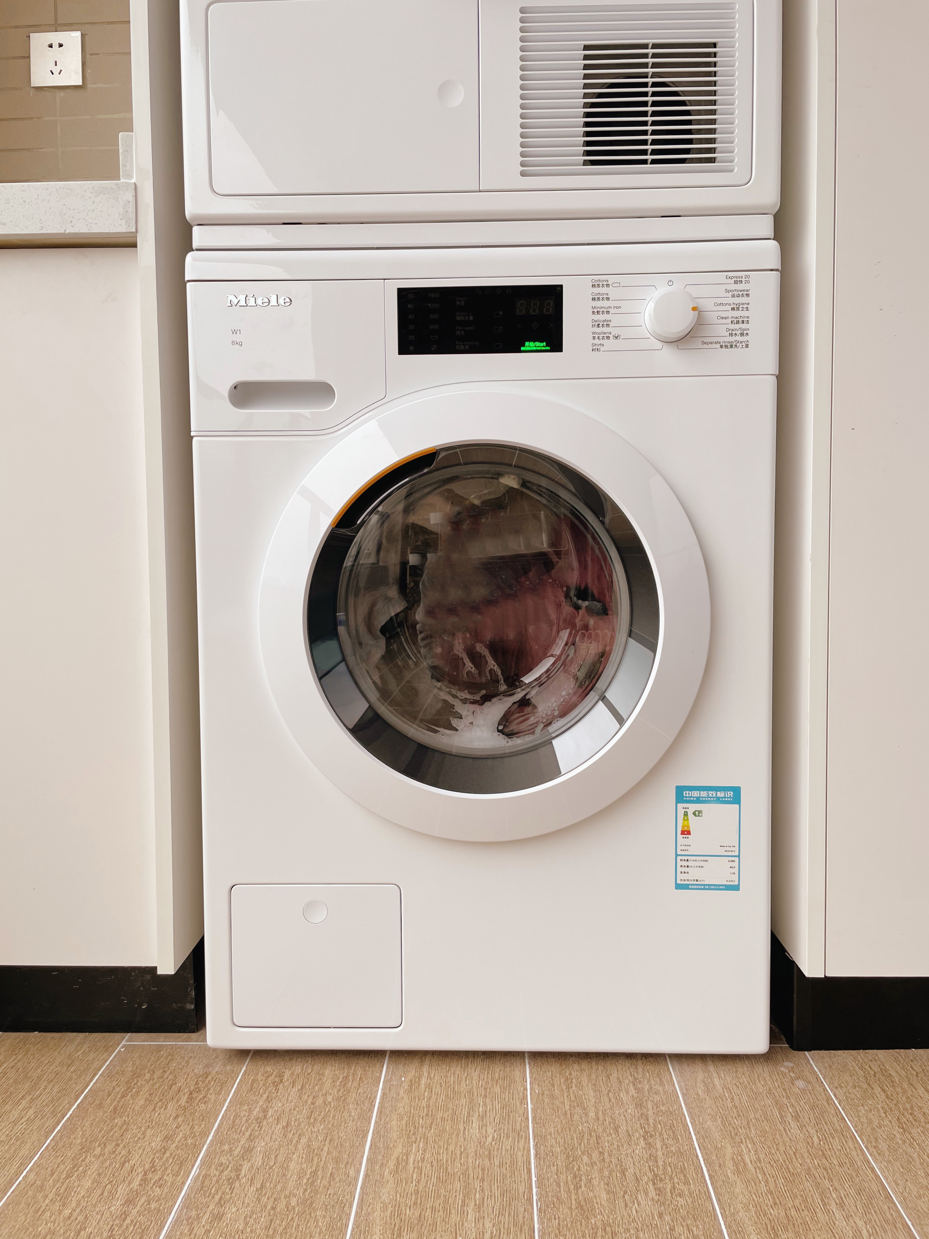 阳台上的洗衣机柜装修效果图,装修过的阳台放了洗衣机