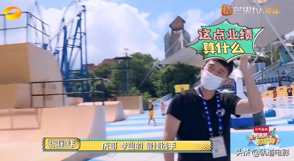 杨洋vr踢球,元气满满的哥哥杨洋踢球