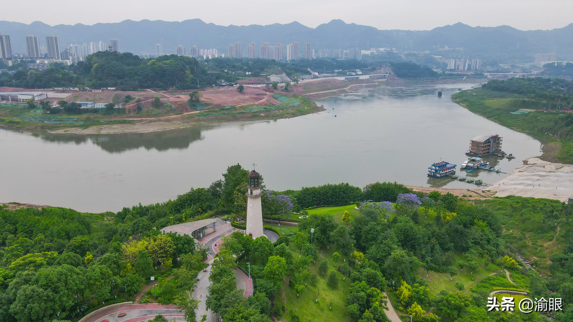 大竹林跟双碑、井口只隔着一条嘉陵江，但是风景大不一样