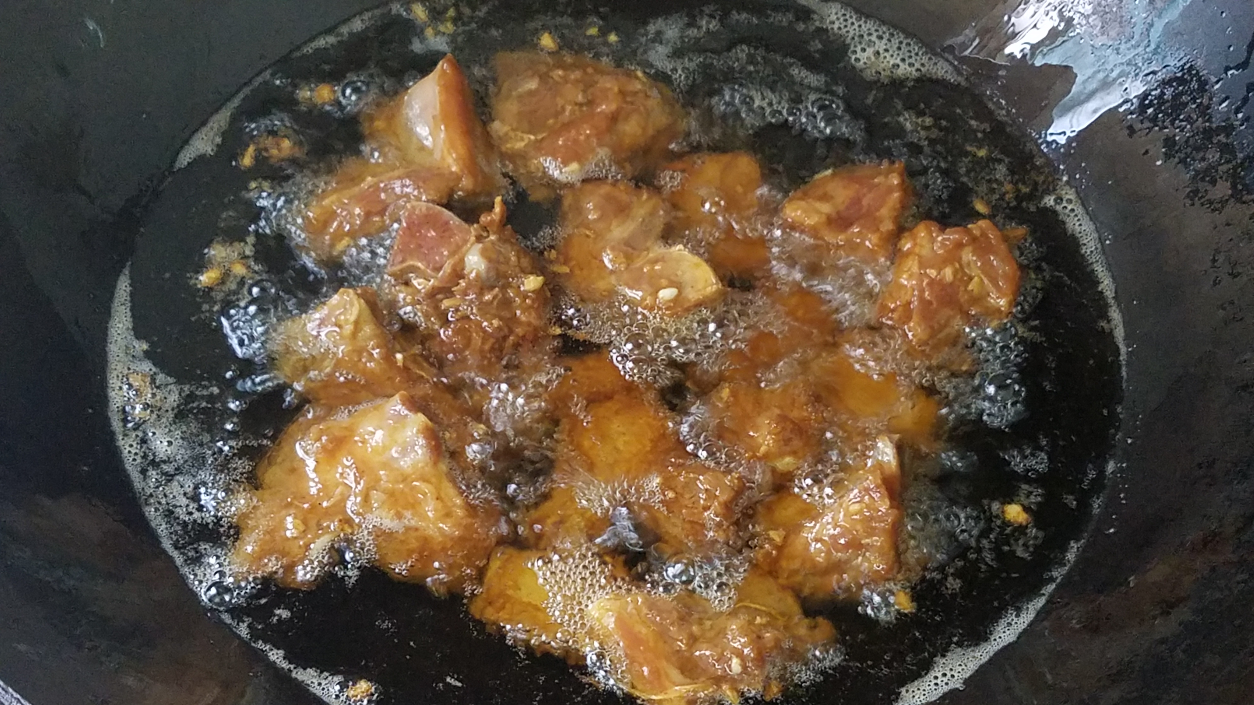 这才是椒盐排骨的家常做法，好吃又好看，味道超棒，2分钟学会