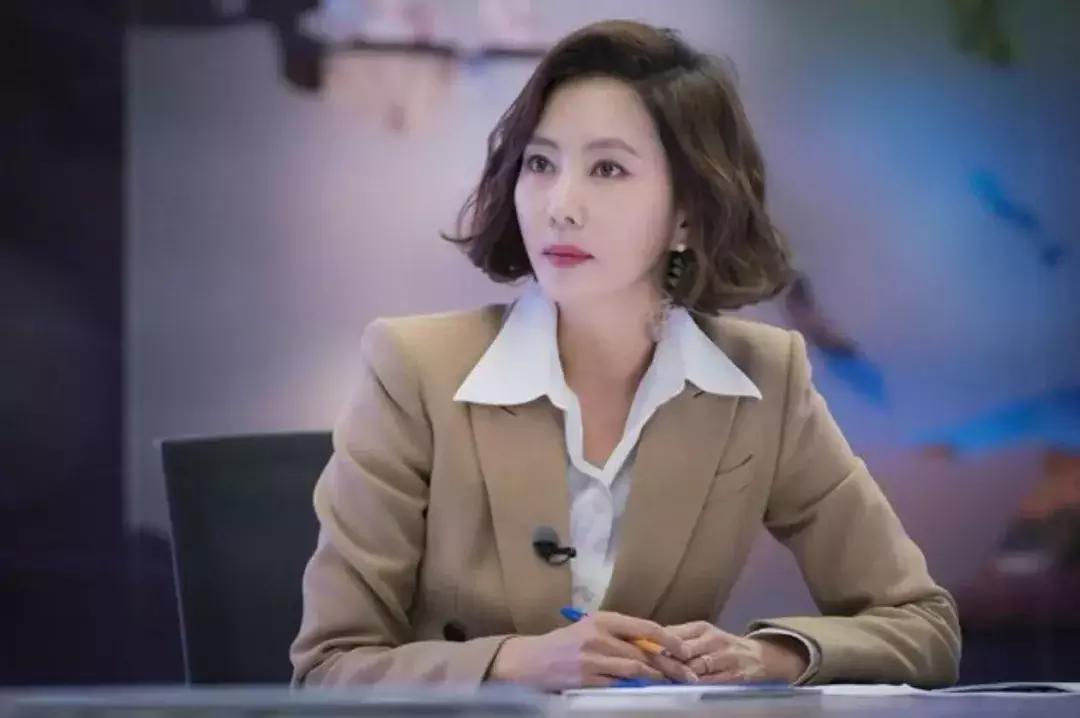 职场口红色推荐显白潮色,比较适合上班涂比较淡的口红