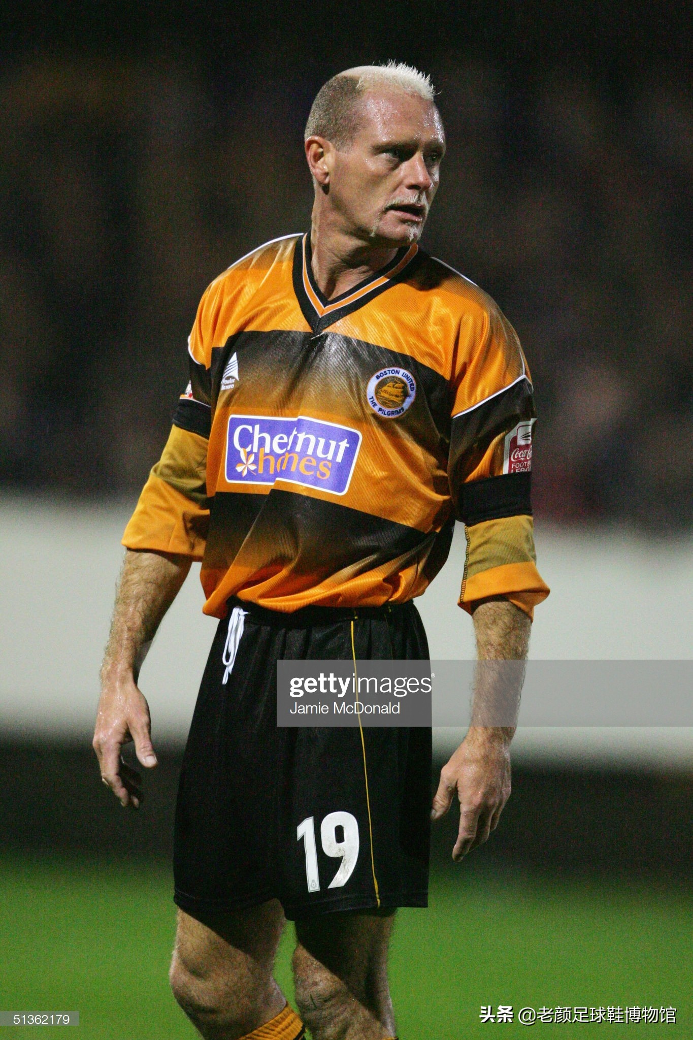 破产酒鬼的球鞋拍卖值6万，加图索的恩人名字成为香港路名