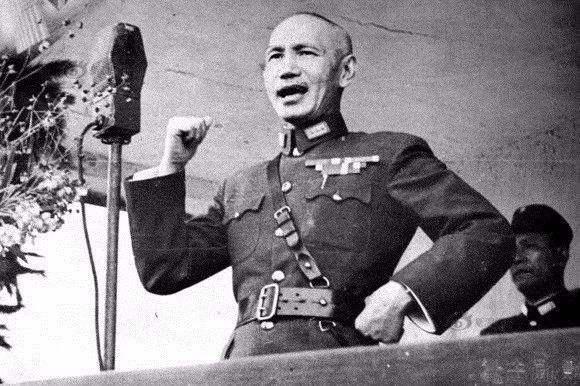 毛*东泽**：红军的强大，在于“跟我上”，而不是“给我上”