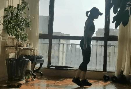 改善扁平臀提升臀线训练,推荐一个激活臀肌的入门级动作