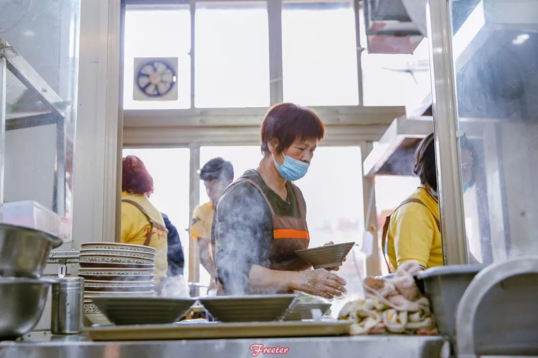 我们跟着本地人吃完这十家店，做了一份最靠谱的三亚美食线路