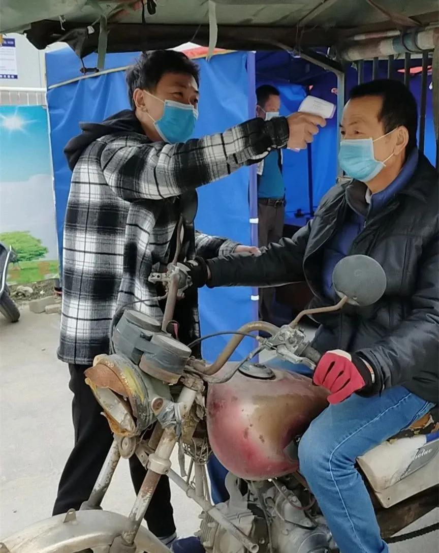 党群一心抗击疫情句子,党群同心防疫工作