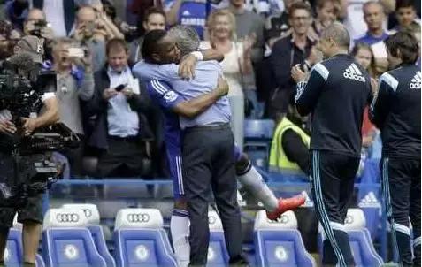 非洲刘德华宣布退役，3件事带你了解蓝军传奇！