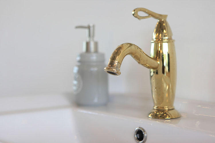 水龙头出水不均匀解决小妙招,家用水龙头滴水的解决办法