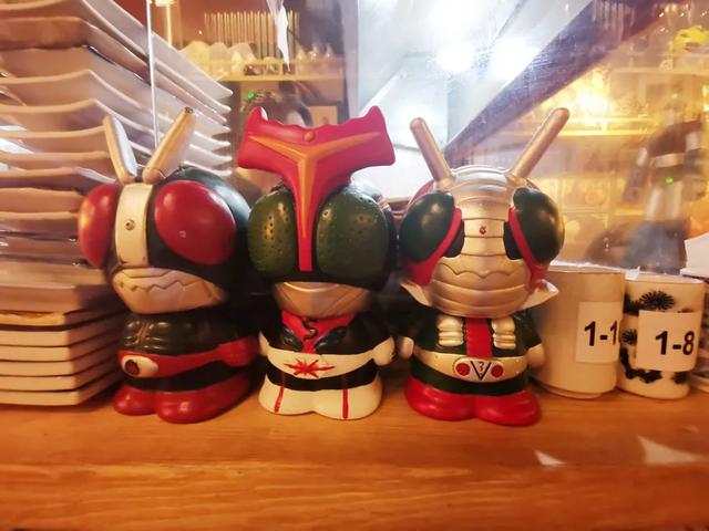 在泰国可以跟幪面超人•铁甲万能侠一起吃饭了