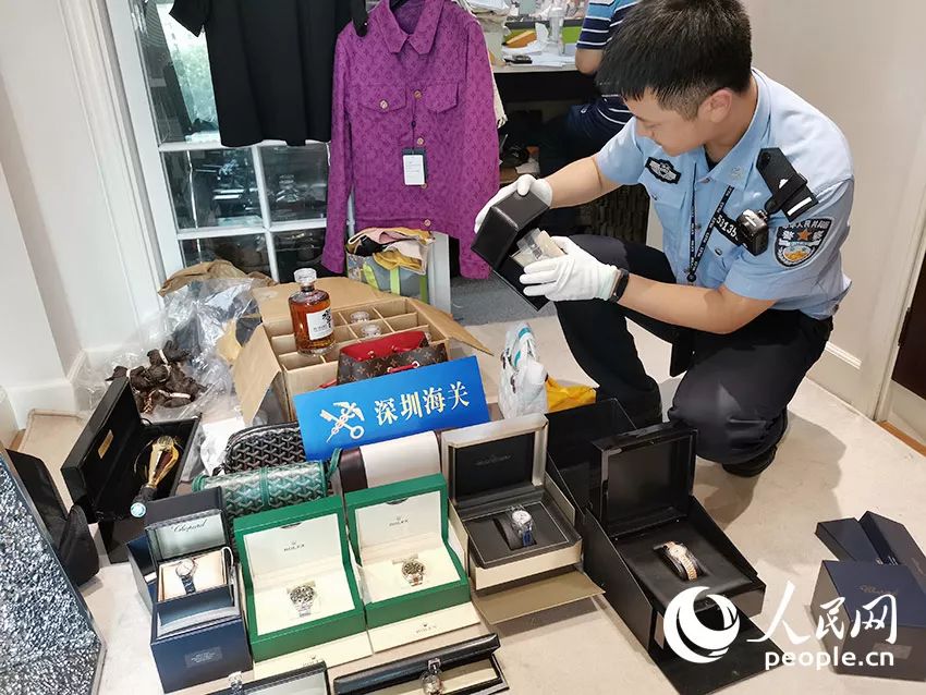 赚300多万被抓,半年赚300万的团伙