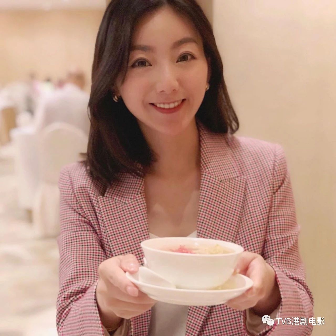 香港新闻主持人周嘉仪,翡翠台周嘉仪什么时候离开tvb的