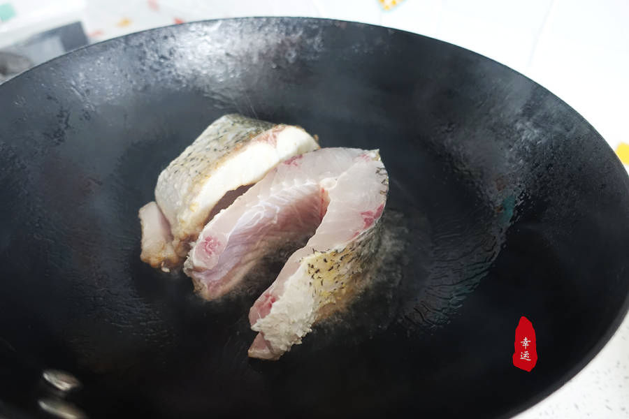 炖鱼的家常做法草鱼炖豆腐,五花肉草鱼炖豆腐怎么做才好吃啊