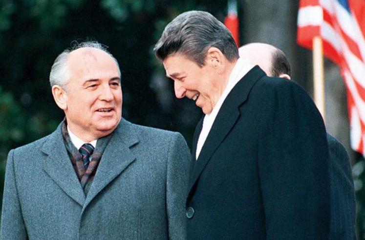 苏联崩溃论是谁提出的,戈尔巴乔夫怎样葬送苏联的