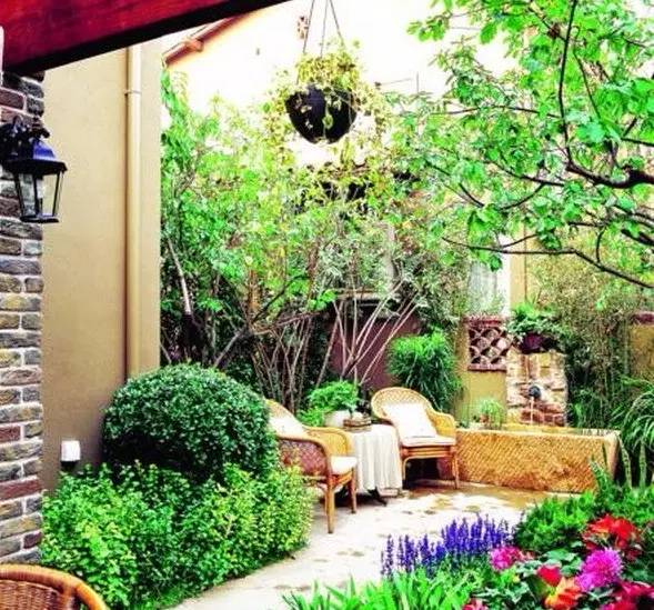 花园怎么布局才会有层次感,露台花园如何分休闲区和种花区