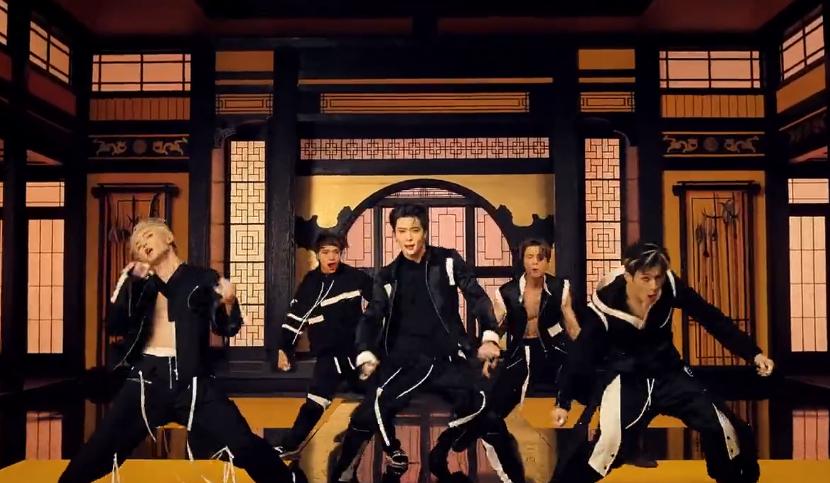 尴尬抄袭服装,好尴尬改编