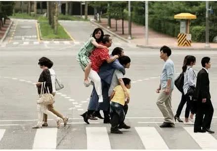 6部超搞笑喜剧电影你看过几部,推荐搞笑的电影十部必看喜剧电影