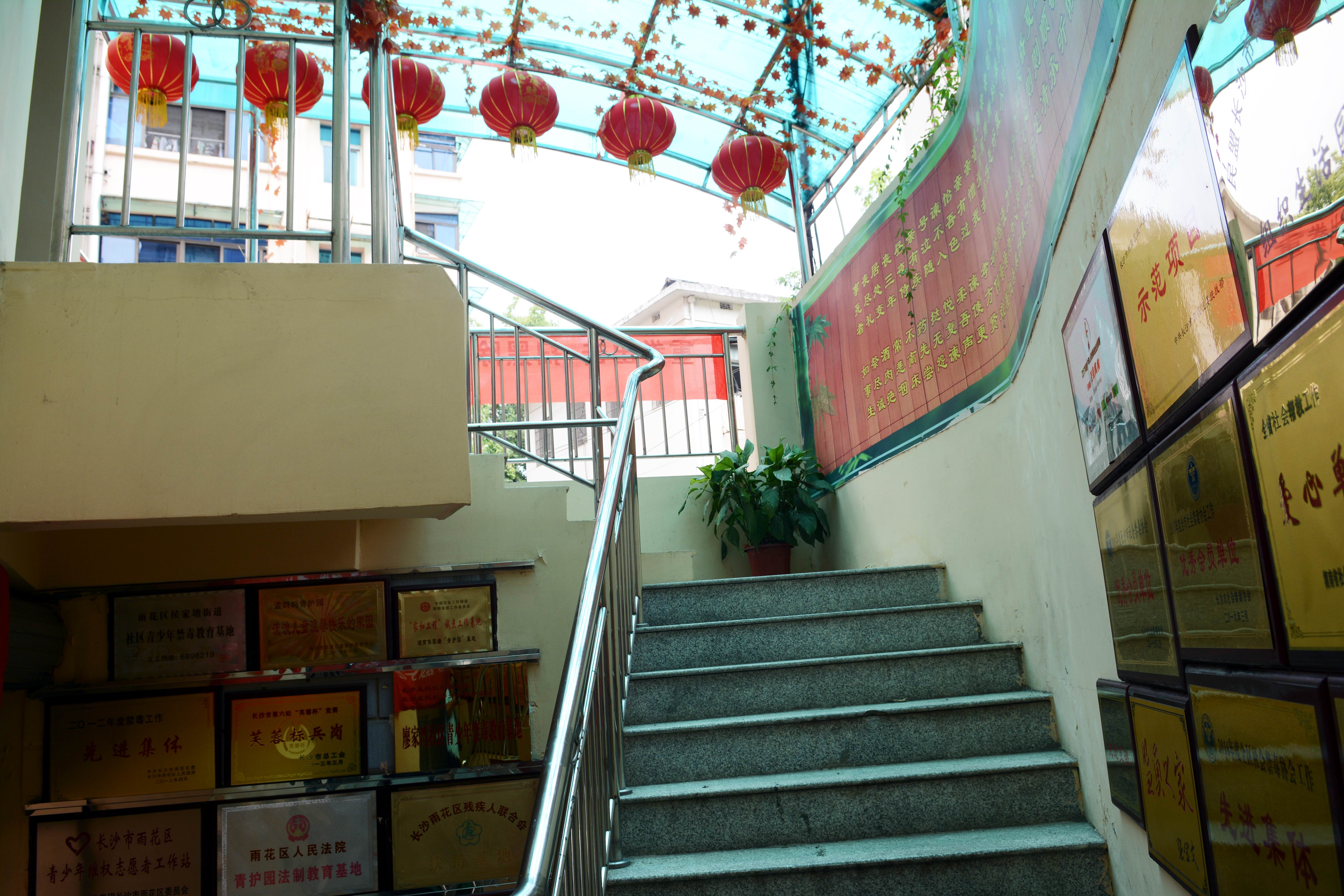 “孟妈妈青护园”志愿者向劳动者送凉爽