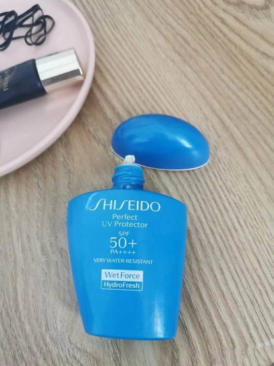 哪几款防晒霜好用亲测有效 (防晒效果好不油腻的防晒霜推荐)