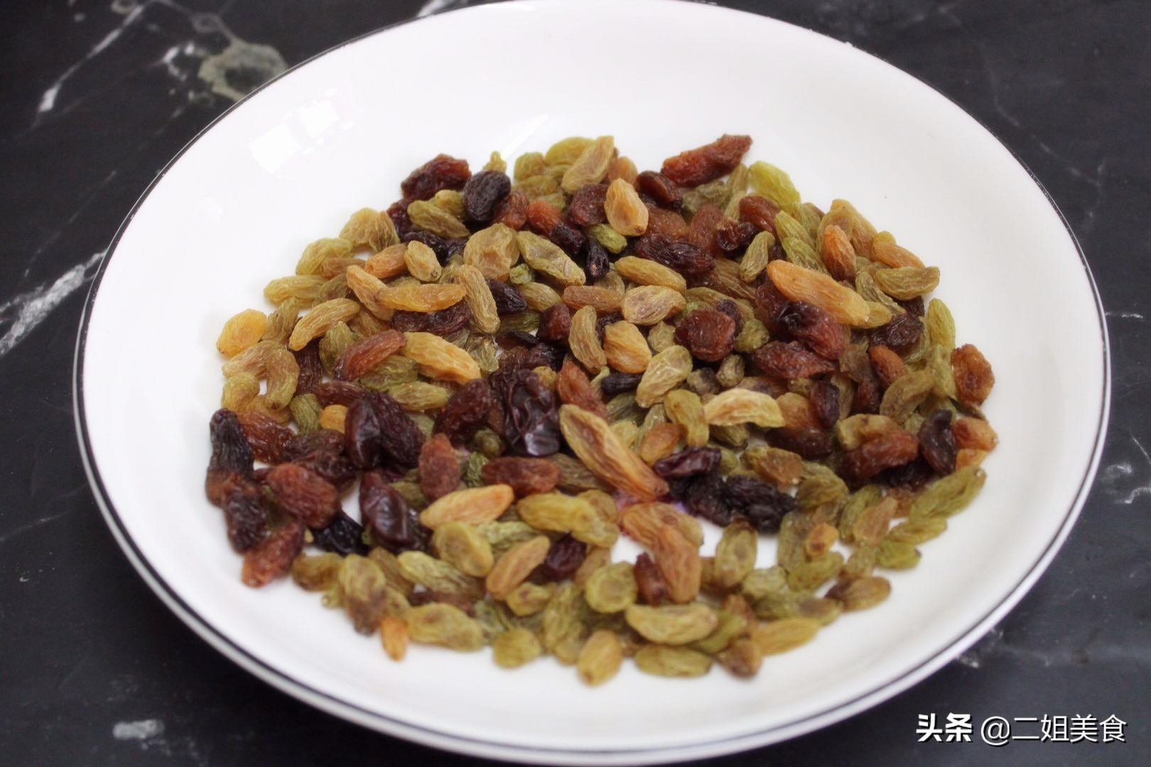 吃葡萄还是葡萄干比较有营养,葡萄干好吃有诀窍不用生吃