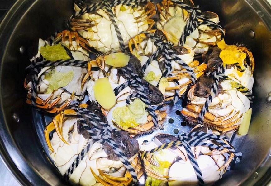 蒸大闸蟹要取掉绳子嘛,蒸大闸蟹开了盖还能继续加水蒸吗