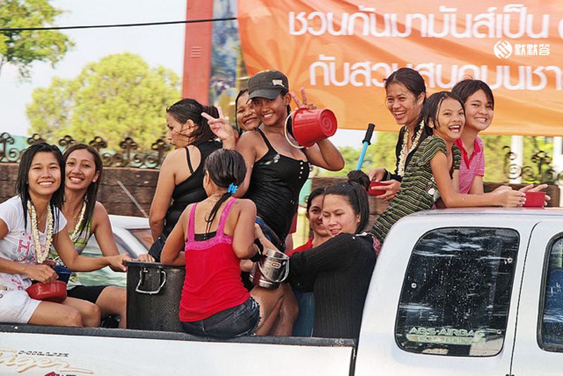 清迈疯狂的宋干节泼水节,2019泰国宋干泼水节