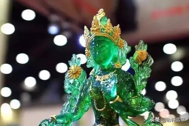 泰国国宝翡翠佛像图片,玉佛国宝