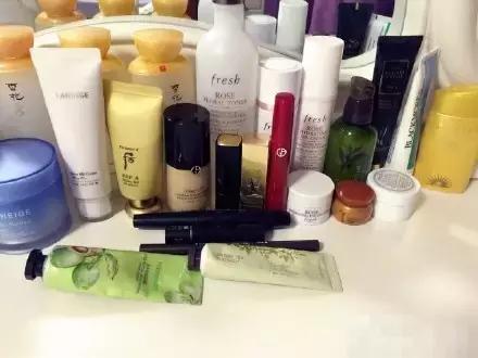 隐藏式梳妆台你见过吗,别人的梳妆台照片