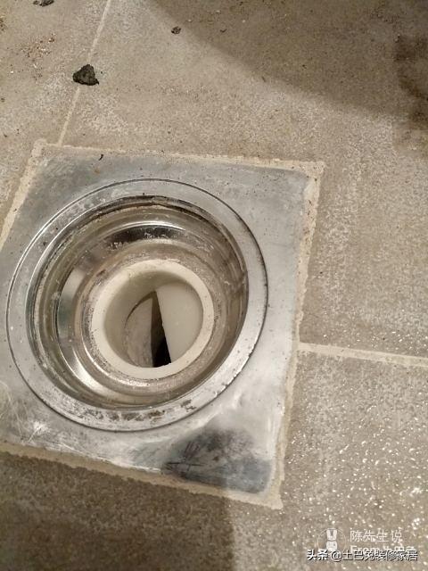 两夫妻的第1套房，榻榻米落灰、冰箱门打不开、下雨地漏反味…