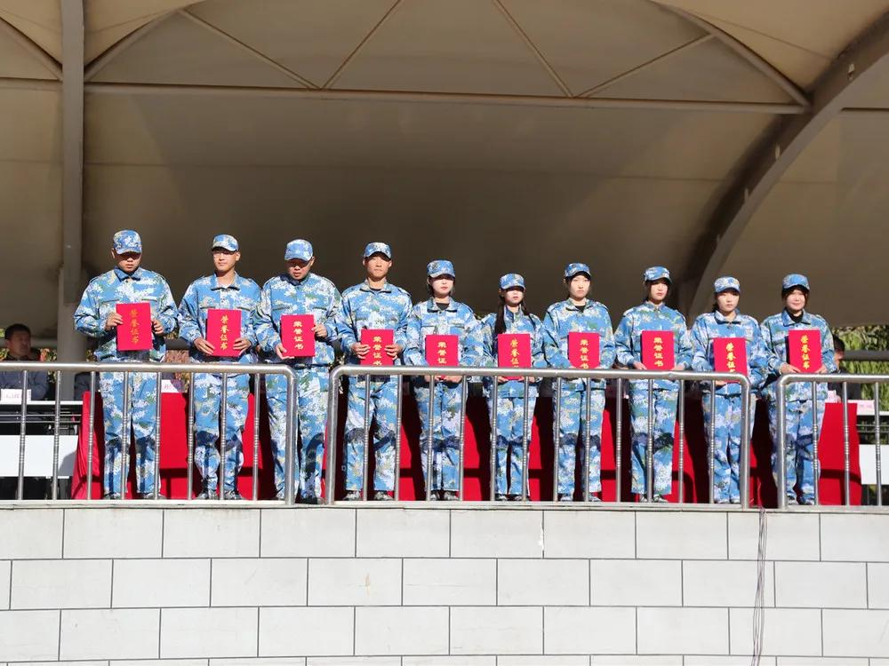 阜新高等专科学校隆重举行2020-2021学年度开学典礼暨新生军训闭营式