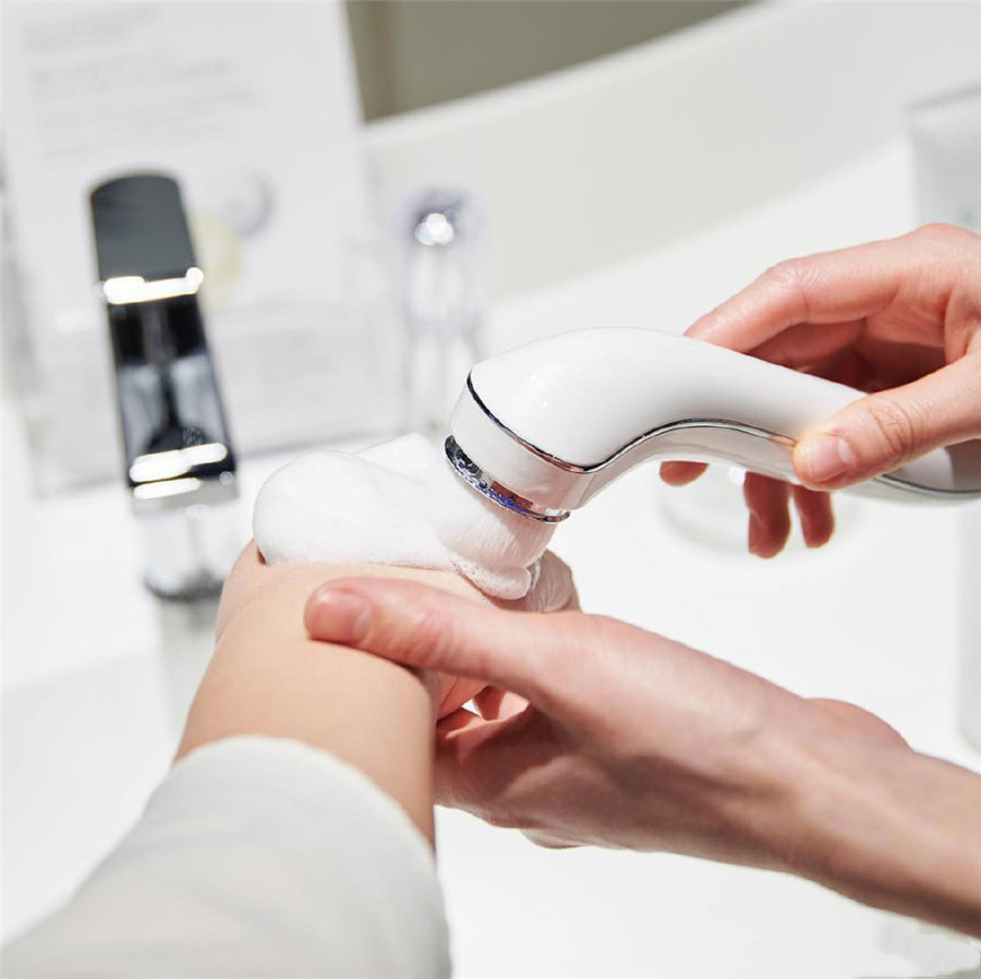 “小脸梦”光靠护肤品怎么够？美容仪才是留住青春的神助攻