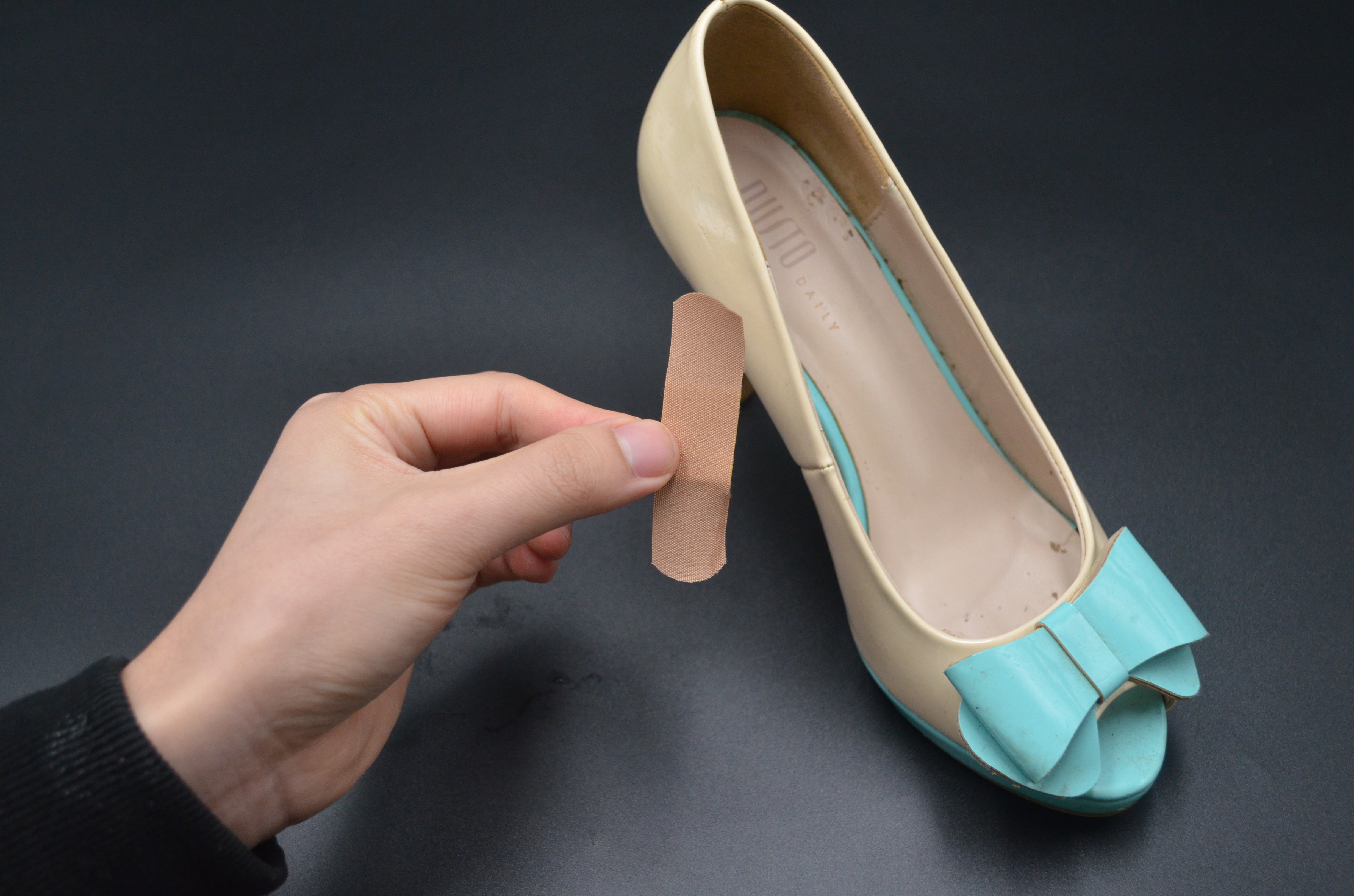 高跟鞋里面放什么穿着不累,高跟鞋实用小物件