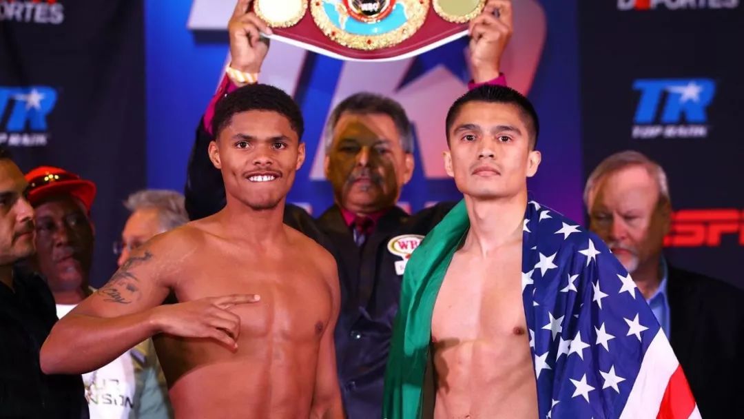 羽量级徐灿对手,羽量级新王