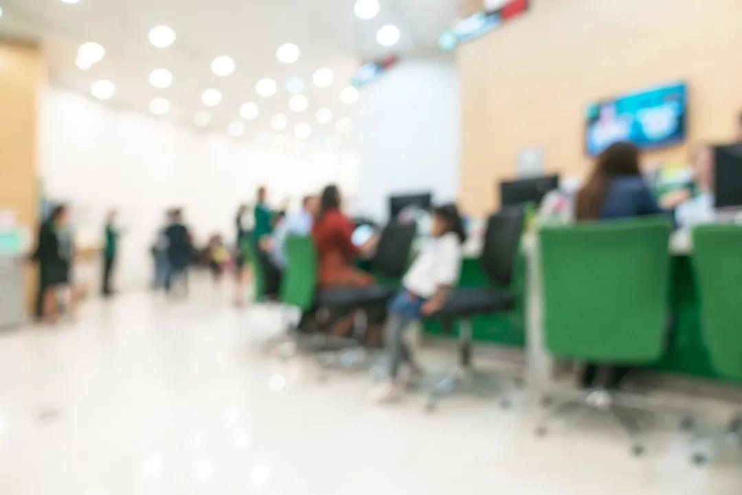 银行取钱错把四千取成四万,银行错将4千取成4万完整版