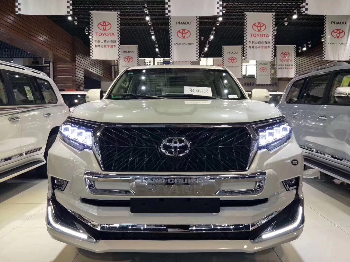 2019款全新中东版丰田霸道4000实车解读，不管是沙石乃至泥泞路面