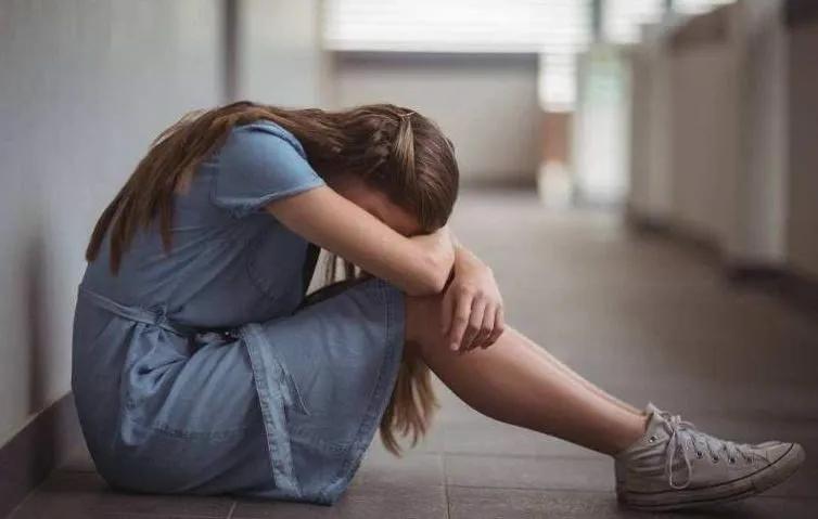 总被情绪困扰,情绪自卑低落怎么办