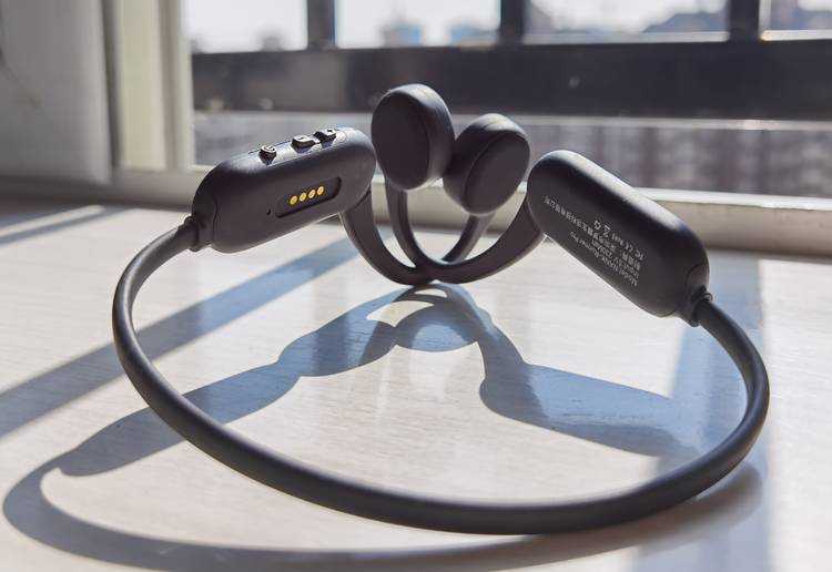 轻盈如风歌声如酒，海量无损绕梁不绝