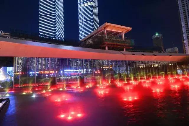 花果园海豚广场有些什么,花果园的音乐喷泉好美