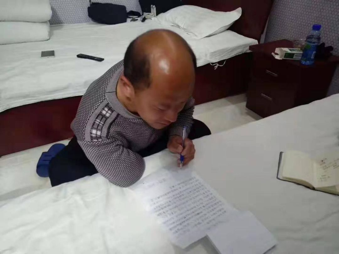 五六个月,五六十个村民微商干了上百万平顺县电商扶贫微商村纪事